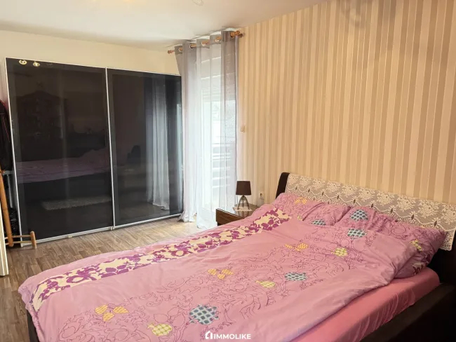Schlafzimmer (C)