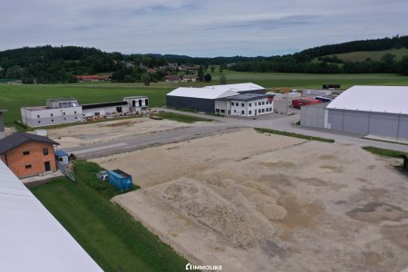 Vielseitiger Betriebsbaugrund mit 1.500 m² in Zipf – aufbereitete Fläche & flexible Miet-/Pachdauer