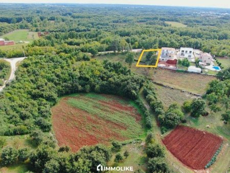 Istrien: Baugrundstück nahe Rovinj & Pula – Traum vom Ferienhaus am Meer oder attraktive Anlage