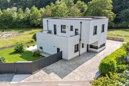 MODERNE LUXUS-VILLA IM SALZKAMMERGUT – GROSSZÜGIGES WOHNEN, SEENÄHE & PERFEKTE ANBINDUNG