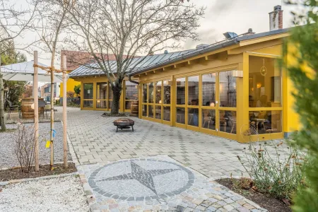 GEWERBLICHE NUTZUNG als GASTHAUS / HEURIGER oder für BAUTRÄGER im WEINORT SOOSS