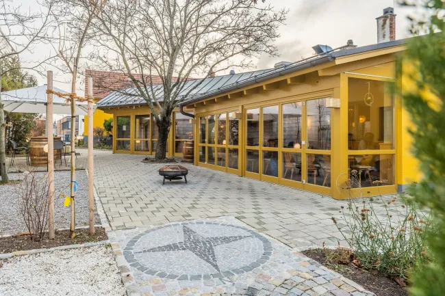 GEWERBLICHE NUTZUNG als GASTHAUS / HEURIGER oder für BAUTRÄGER im WEINORT SOOSS - Titelbild