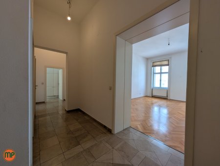 Beste Lage trifft Altbaucharme - 2 Zimmerwohnung am Schwarzenbergplatz