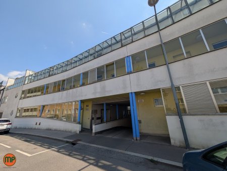 perfekte Raumaufteilung, riesiger Balkon und begehbarer Kleiderschrank sowie eine Garage