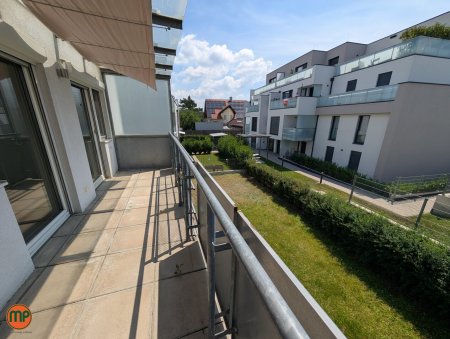 perfekte Raumaufteilung, riesiger Balkon und begehbarer Kleiderschrank sowie eine Garage