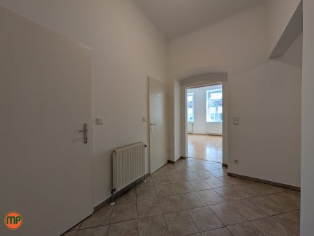 Raum für große Pläne: saniertes Altbaubüro am Puls der U3