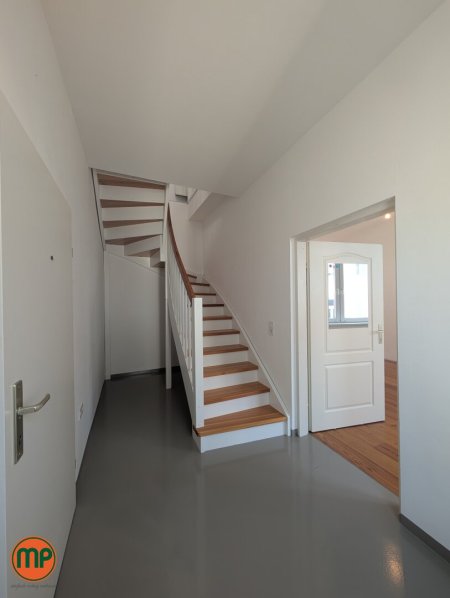 BESONDERE GELEGENHEIT: Maisonette DG-Wohnung mit Terrasse