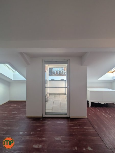 BESONDERE GELEGENHEIT: Maisonette DG-Wohnung mit Terrasse
