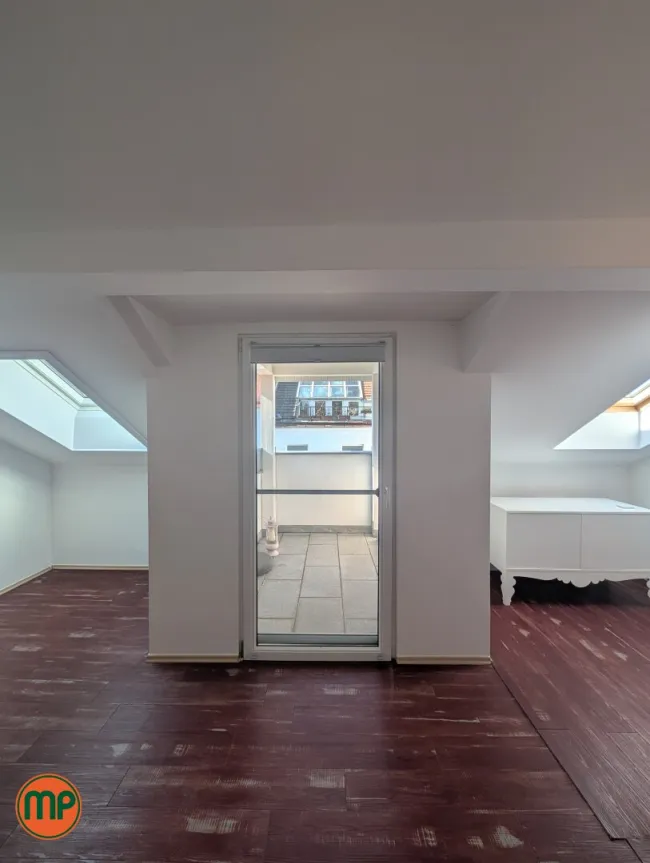 BESONDERE GELEGENHEIT: Maisonette DG-Wohnung mit Terrasse - Bild