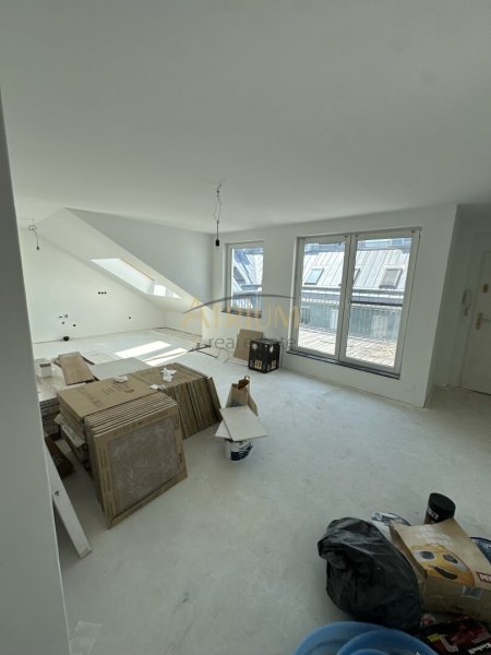Exklusive Dachgeschosswohnung mit hochwertiger Generalsanierung nahe ( 5 min Spaziergang ) der Alten Donau 1220 Wien