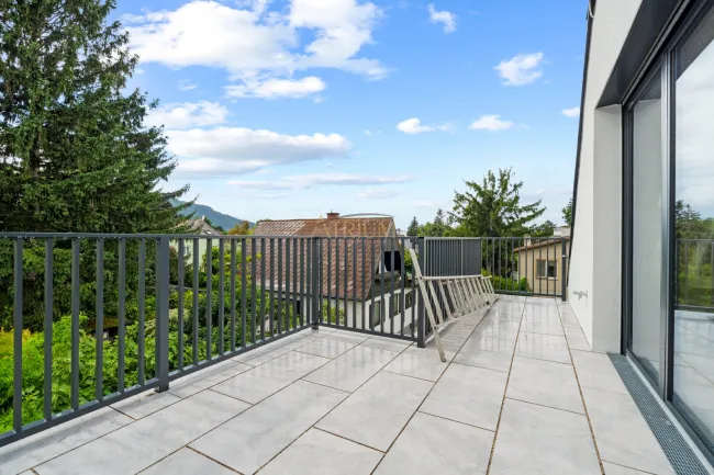 Erstbezug – moderne 2-Zimmer-Dachgeschosswohnung mit Terrasse und Weitblick - Bild
