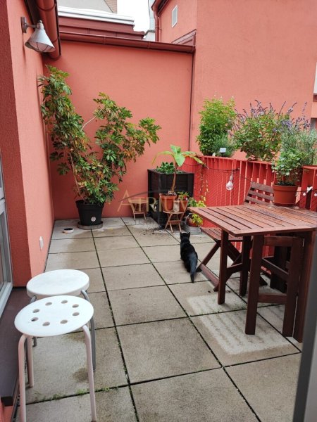 Historisches Dachgeschossjuwel mit Terrasse – 1090 Wien