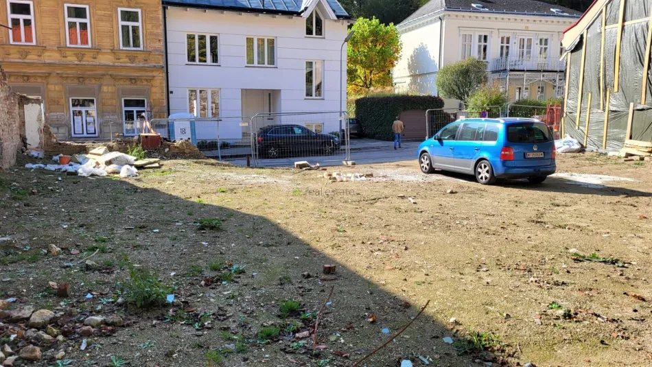 3000m² Grundstück, ( Bebaubare Fäche ca. 300m²) mit Wald und Gartenfläche in Kalksburg - Titelbild
