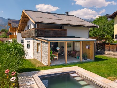 Charmantes Einfamilienhaus mit Garten und Naturpool aus Holz!