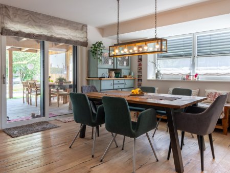 Charmantes Einfamilienhaus mit Garten und Naturpool aus Holz!