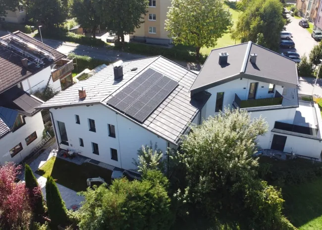 Moderne dreistöckige Wohnung mit Gartenanteil im Dreiparteienhaus in zentrumsnaher Lage! - Bild