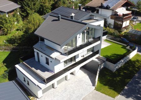 Moderne dreistöckige Wohnung mit Gartenanteil im Dreiparteienhaus in zentrumsnaher Lage!