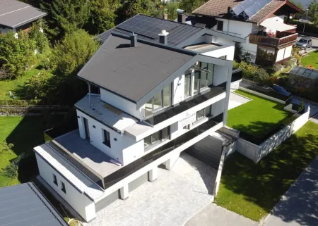 Moderne dreistöckige Wohnung mit Gartenanteil im Dreiparteienhaus in zentrumsnaher Lage!