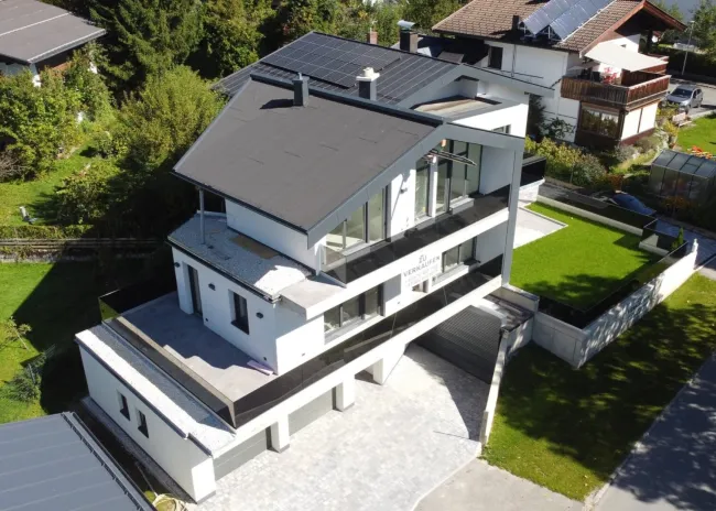 Moderne dreistöckige Wohnung mit Gartenanteil im Dreiparteienhaus in zentrumsnaher Lage! - Bild