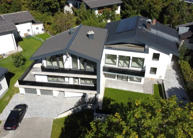 Moderne Dachgeschosswohnung im Dreiparteienhaus in zentrumsnaher Lage! - Bild