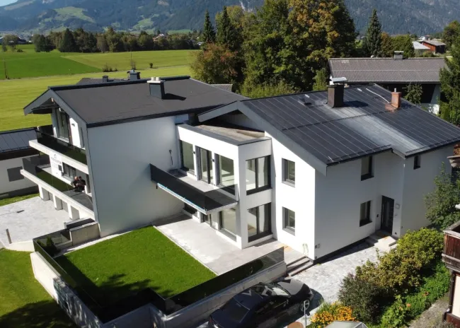 Moderne Dachgeschosswohnung im Dreiparteienhaus in zentrumsnaher Lage! - Titelbild