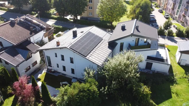 Moderne Dachgeschosswohnung im Dreiparteienhaus in zentrumsnaher Lage! - Bild