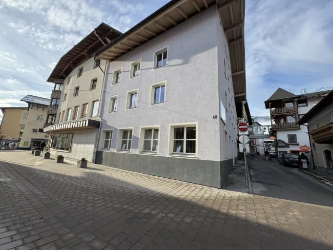 Attraktive Geschäftsfläche in sehr guter Lage in der Stadt Zell am See zu vermieten! - Titelbild
