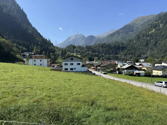 Sonniges Baugrundstück in bester Lage von Kaprun - Titelbild