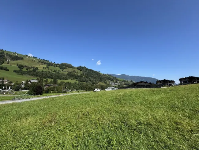 Sonniges Baugrundstück in bester Lage von Kaprun - Bild