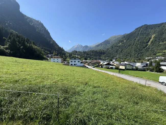 Sonniges Baugrundstück in bester Lage von Kaprun - Bild