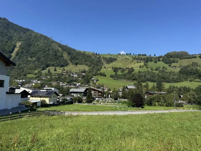 Sonniges Baugrundstück in bester Lage von Kaprun - Titelbild
