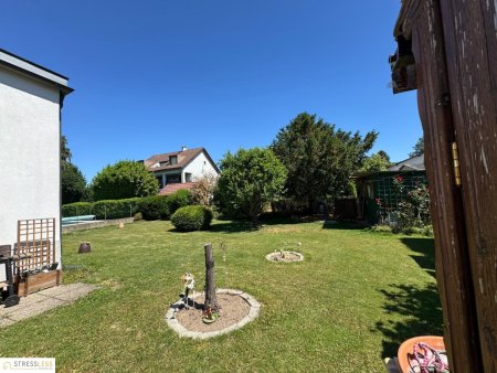 5 Minuten vor Wien! Gepflegtes Einfamilienhaus auf sonnigem Pachtgrund mit vielen Möglichkeiten!