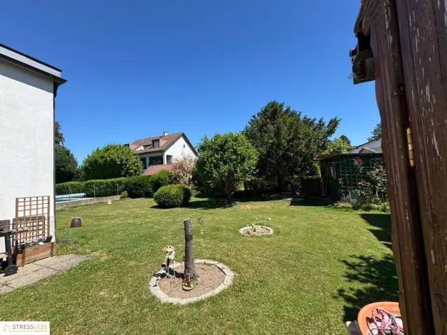 5 Minuten vor Wien! Gepflegtes Einfamilienhaus auf sonnigem Pachtgrund mit vielen Möglichkeiten! - Bild