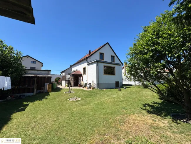 5 Minuten vor Wien! Gepflegtes Einfamilienhaus auf sonnigem Pachtgrund mit vielen Möglichkeiten! - Titelbild