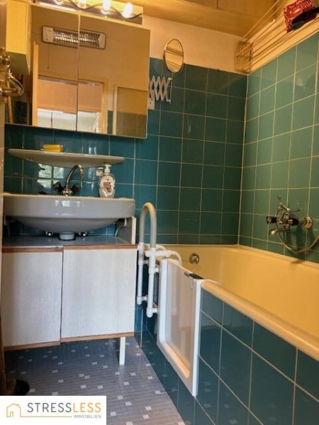 Südseitige 4-Zimmerwohnung mit kleinem Balkon und eigener Garage in Grünruhelage des 17.Bezirk
