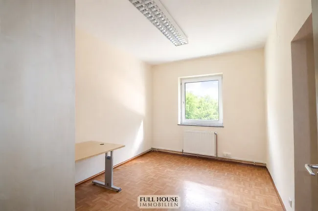Kompakte 3-Raum-Büroeinheit im 1. Obergeschoss - Titelbild