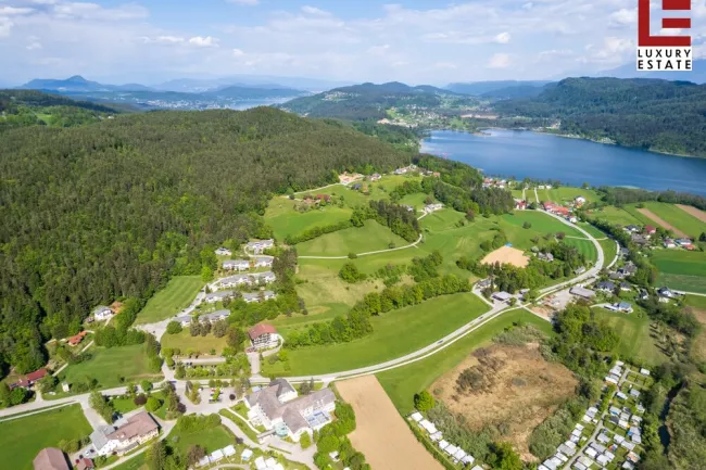 Der Keutschacher See im Hintergrund