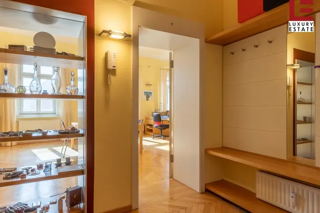 Moderne Altbauwohnung in der Innenstadt - Bild