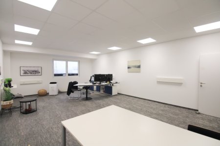 Funktionales Büro in Regau - sofort verfügbar - 41,5 m² Büro + Gemeinschaftsräume
