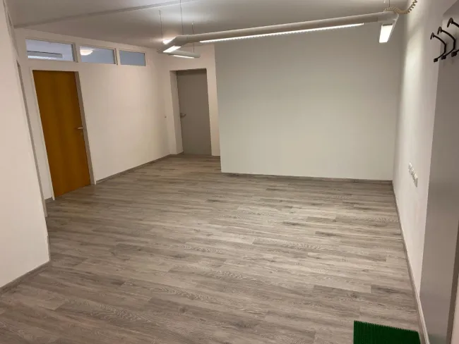 JETZT MIETEN! Neu saniertes 3-Raum-Büro in top Lage! 78 m² - Ideal auch als Praxis mit Anmeldung u. Wartebereich! - Bild