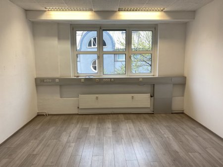 Top Büro/Praxis 19m² in Linz, gepflegt, mit Aufzug, Teeküche & Innenhofblick!
