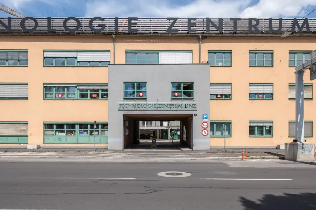 Klimatisiertes, schönes Büro 230m² in Linz, individuell bis 680 m2 erweiterbar! - Titelbild