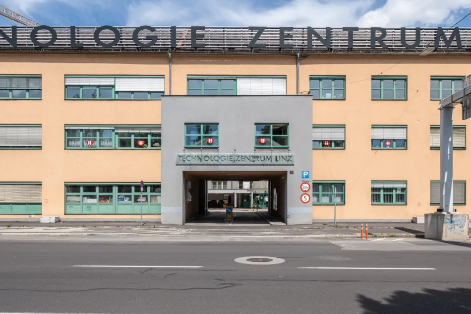 Klimatisiertes, schönes Büro 230m² in Linz, individuell bis 680 m2 erweiterbar! - Titelbild
