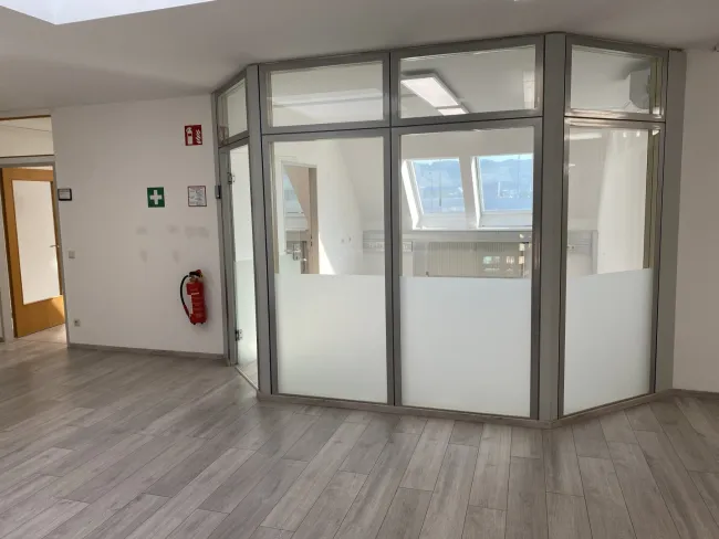 Klimatisiertes, schönes Büro 230m² in Linz, individuell bis 680 m2 erweiterbar! - Bild