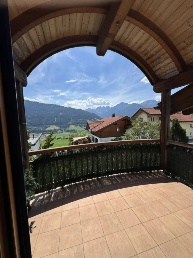 Wohntraum mit Weitblick: Hochwertiges Familienparadies mit Einliegerwohnung in Ellbögen - Titelbild