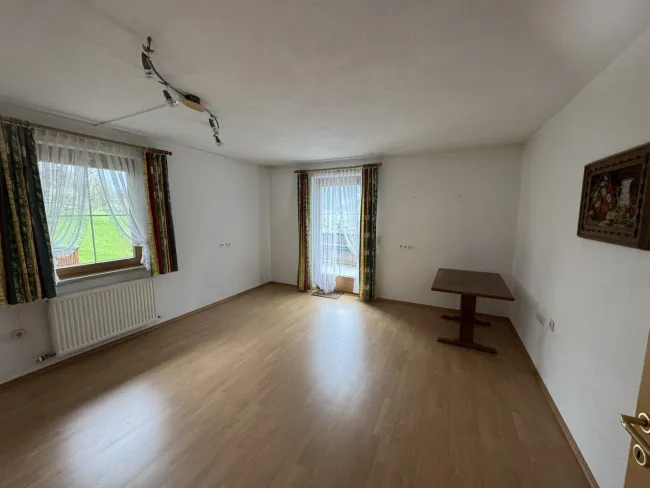 Traumhaftes Zweifamilienhaus im Zillertal: Alpines Wohnglück in erhabener Aussichtslage von Hainzenberg - Bild