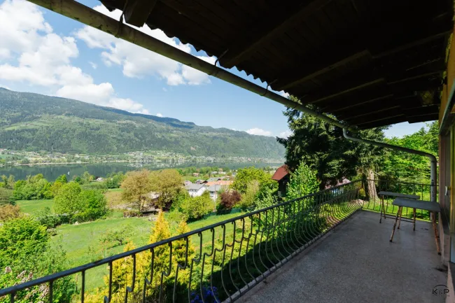 Einmaliges Baugrundstück mit Altbestand und seltener Freizeitwohnsitzwidmung – mit Seeblick am Ossiacher See - Bild