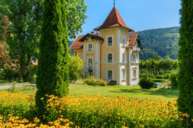 Romantik Schlössl in Seenähe – ein Märchenschloss voller Geschichte und Magie - Titelbild