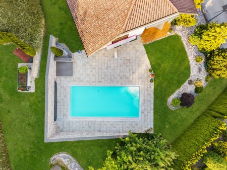 Exklusives Wohnhaus mit Pool, Gartenparadies und traumhafter Aussicht in Althofen