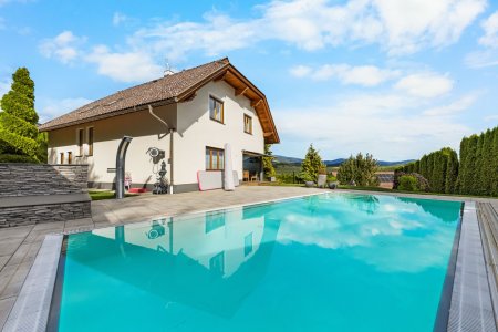 Exklusives Wohnhaus mit Pool, Gartenparadies und traumhafter Aussicht in Althofen